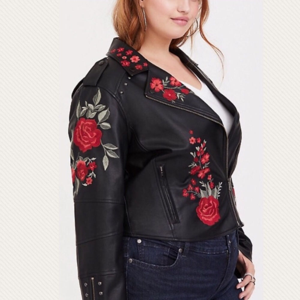 🌹SOLD🌹TORRID 10/12 Black Red Rose studded Jacket - Picture 3 of 8